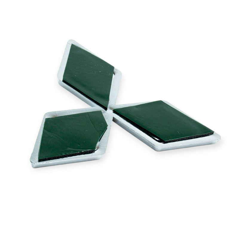 Емблема решітки mitsubishi 100x90мм червона, скотч Мукачево - фото 1