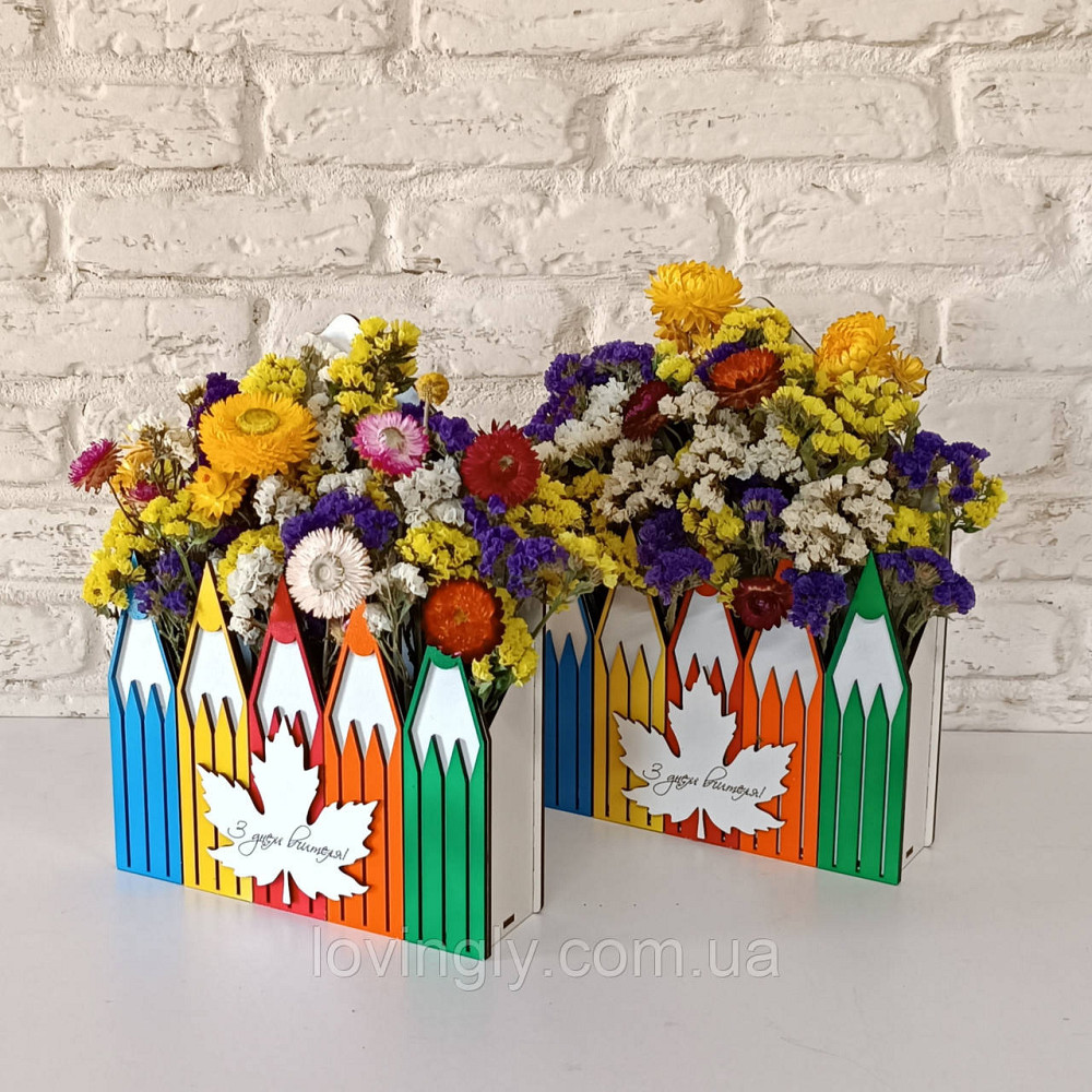 Букет цветов в корзинке-органайзере 