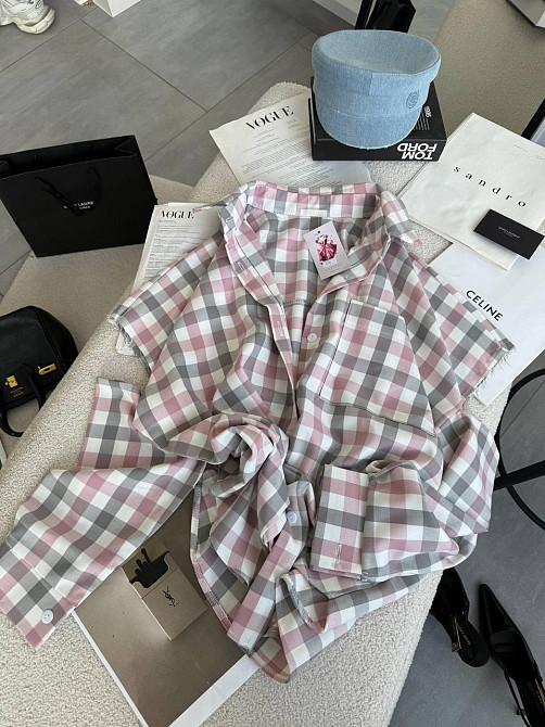 Жіноча стильна оверсайз-сорочка в клітинку з ефектом надірваних рукавів тіар. Рожевий Одеса - фото 2