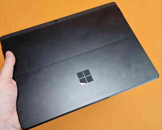 Планшет: Microsoft Surface Pro X 13