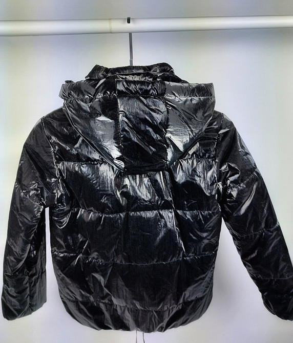 Демисезонная черная куртка для девочки 8-9 лет Николаев - изображение 2