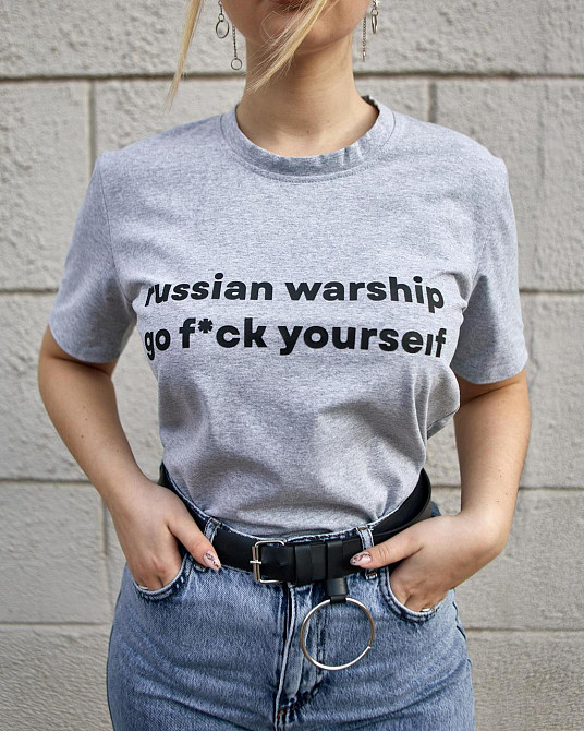 Женская патриотическая футболка с принтом Russian warship антивоенная хлопковая с символикой серая Одесса - изображение 7