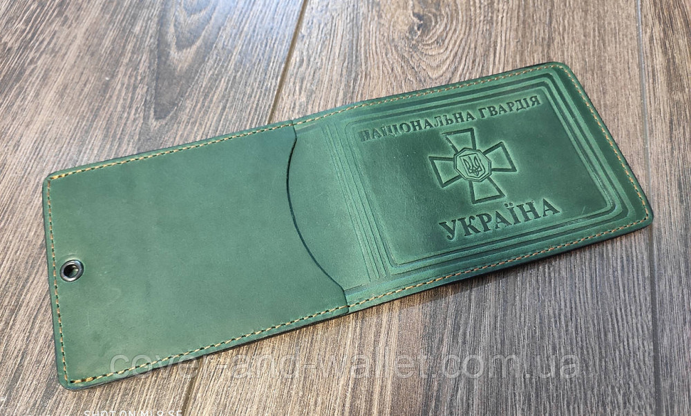 Кожаная обложка с карманом 