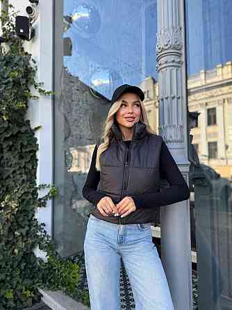 Жіноча утеплена жилетка на блискавці плащівка лак на синтепоні Чорний, 44 Одеса