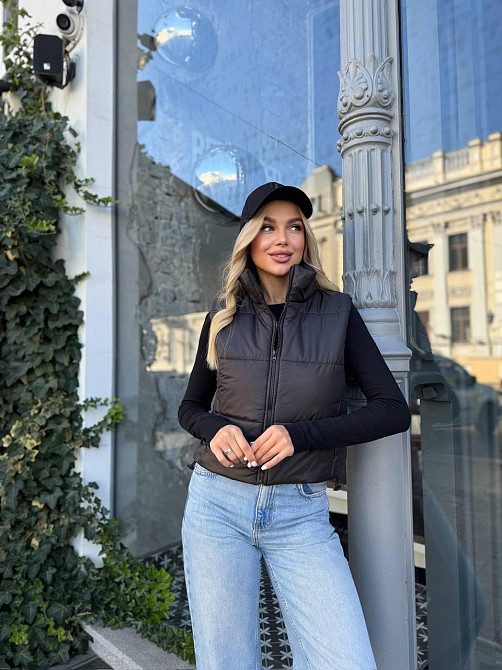 Жіноча утеплена жилетка на блискавці плащівка лак на синтепоні Чорний, 44 Одеса - фото 3