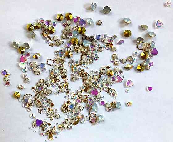 Стрази Swarovski мікс різні розміри і форми + формочки різних форм (1400 шт) АВ , бріліант і лілові. Київ