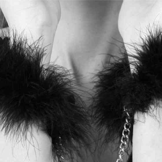 Пухнасті наручники Bijoux Indiscrets Za za zu - feahter handcuffs, пір'яні, подарункова упаковка Sex Aura Київ
