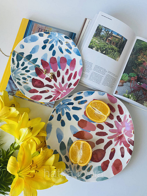 Тарілка Lefard "Petal" 25 см кругла порцеляна біла з рожевими синіми зеленими пелюстками Київ - фото 3