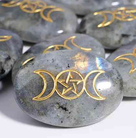 Лабрадорит «Три Місяці» з пентаграмою — камінь для долоні + мішечок Київ