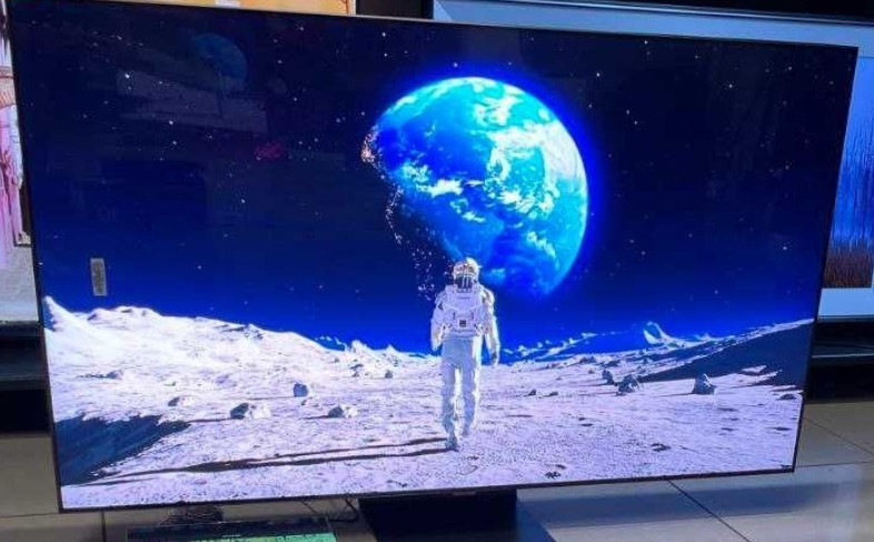 Телевизор Безрамный: 65