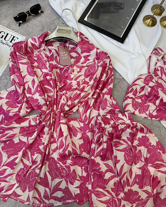 Жіночий легкий принтований костюм-трійка: сорочка топ і шорти із шовку Рожевий Одеса - фото 3