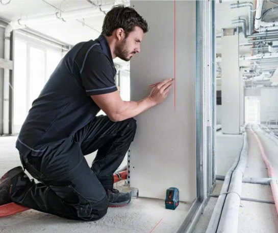 Лазерный нивелир, уровень на 2 луча до 10 м Bosch GLL 2-10 на батарейках с сумкой Киев