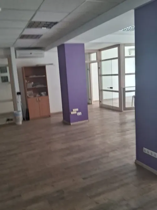 Продам офис 475м, open-space и несколько кабинетов. Ремонт, мебель, стеклянные перегородки, 2 этаж, свой вход с охраной, своя парковка Днепр - изображение 2