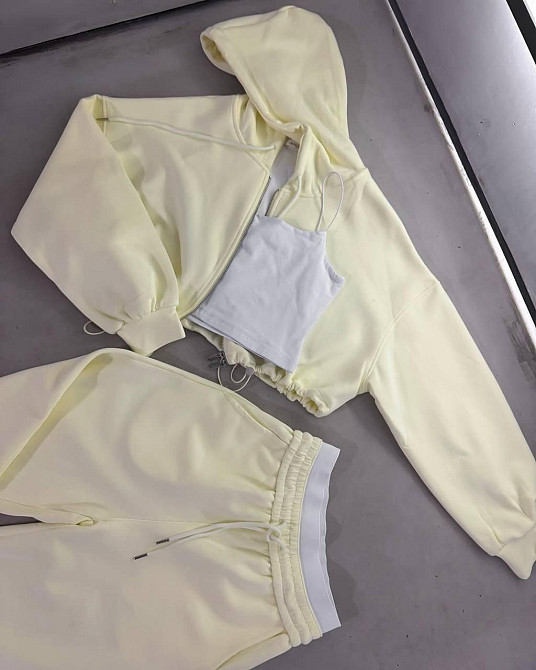 Жіночий прогулянковий оверсайз костюм-трійка: кофта топ і штани двонитка + мікродайвінг Лимонний Одеса - фото 2