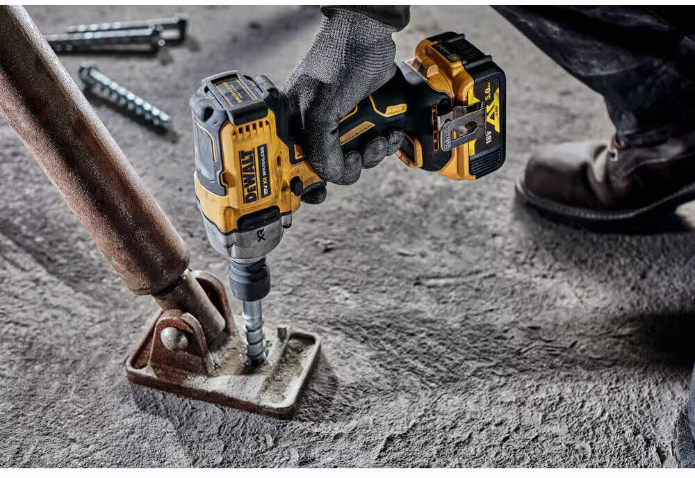 Профессиональный гайковерт ударный аккумуляторный бесщеточный DeWALT DCF892P2T : с АКБ 2шт-18V 5Ah, 1084 Hm Киев - изображение 9