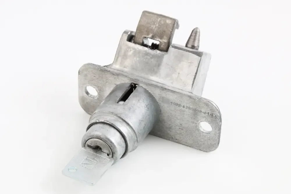 Замок багажника Таврія з 1 ключем з захисною шторкою (ключ ЗАЗ) Вінниця - фото 1