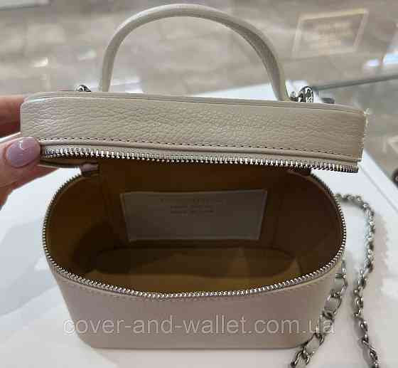 Модна жіноча шкіряна сумочка бежевого кольору квадратної форми Virginia Conti Київ
