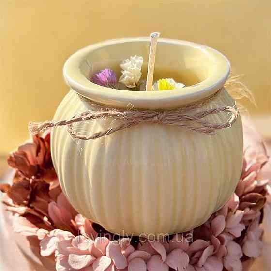 Подарок ко Дню матери - Ароматическая свеча ручной работы в керамическом горшкочке. Ирпень