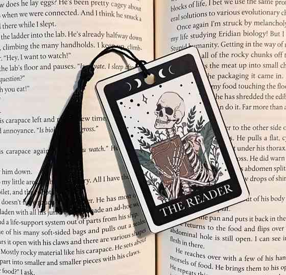 Готична акрилова закладка "The reader" з чорною китицею. ОригІнальна закладка для книжок. Подарунок  Київ