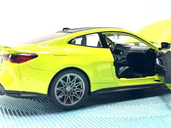 Машинка Автопром 1:24 BMW M4 метал інерційна звук світло відкриваються двері капот Жовта (68280A) Чернігів