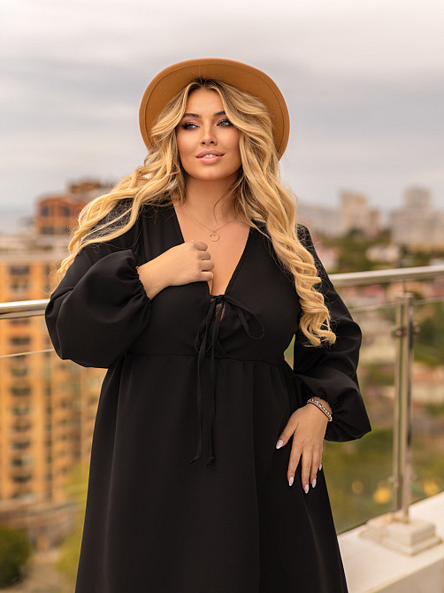 Молодежное женское платье свободного кроя 