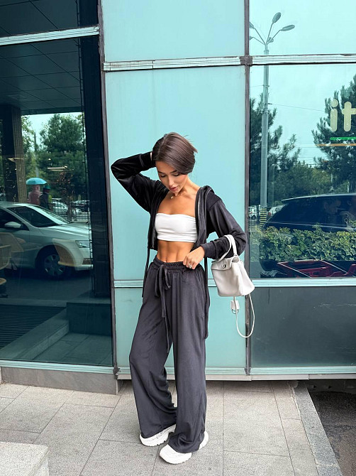 Женский стильный костюм двойка: худи на молнии и штаны турецкий велюр Черный Одесса - изображение 2