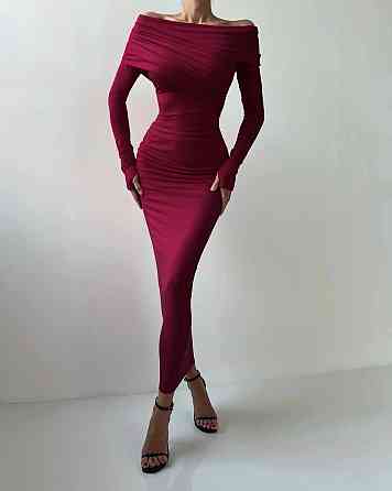 Женское силуэтное платье трансформер с открытыми плечами трикотаж Марсала Одесса