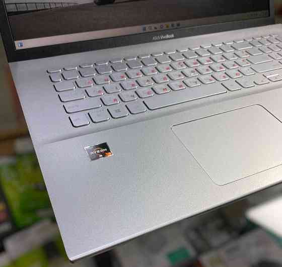 Ноутбук: ASUS Vivobook X712DAP 17.3FHD / Ryan 3 3250U / 8Gb./ SSD256 / Vega3. Киев