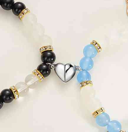 Парные браслеты с подвесками «котики» — черно-белый и голубовато-молочный, эластичные Киев