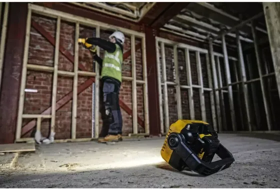 Профессиональный фонарь светодиодный аккумуляторный DeWALT DCL077: 12/18 V (без аккума и зарядки) Киев