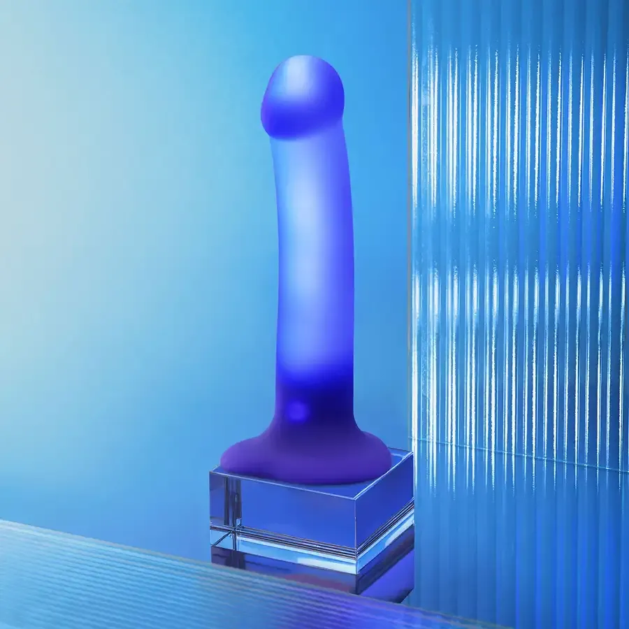 Светящийся дилдо Strap-On-Me Glow-LED Dildo Purple - M Львов - изображение 5