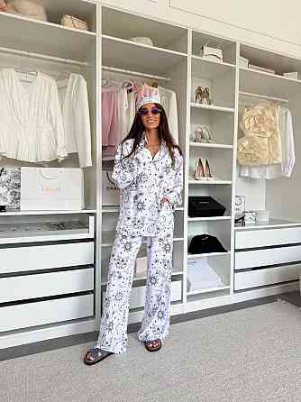 Жіночий трендовий костюм з банданою Awakening турецький софт принт Білий, 46/48 Одеса
