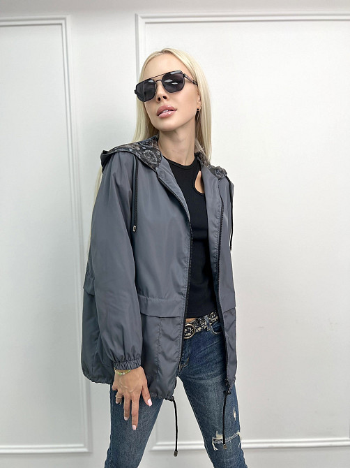 Жіноча вітровка на підкладці з капюшоном "Tysson" оптом | Норма і батал | Розпродаж моделі Київ - фото 3