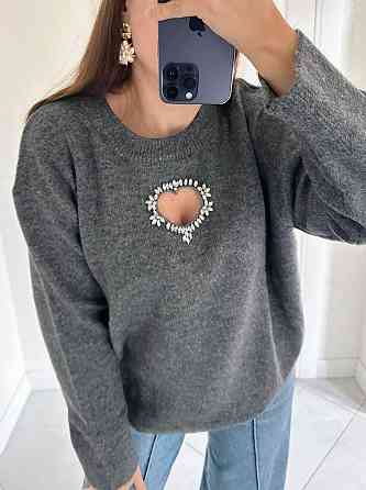 Жіночий светр універсального розміру з вирізом у формі серця машинне в'язання Антрацит Одеса