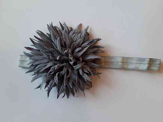 Дитяча красива пов'язка сіра - окружність 38-60см, квітка 9см Київ