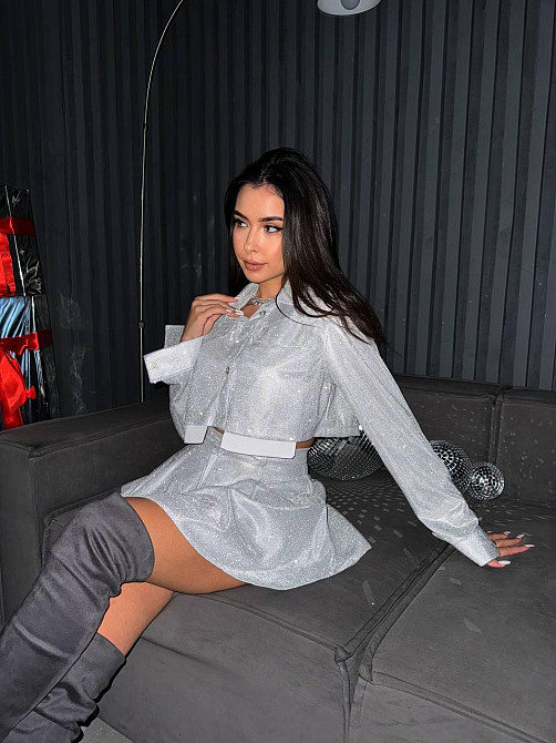 Женский праздничный блестящий костюм двойка: жакет и юбка с шортами Серебристый, 46/48 Одесса - изображение 8