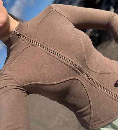 Стильный женский лонгслив с длинным рукавом на молнии пума. Мокко, 42 Одесса