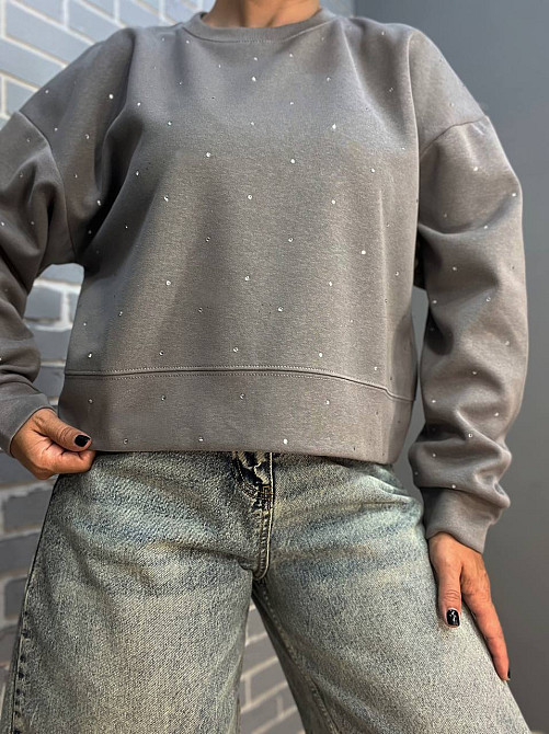 Світшот жіночий W 2950 широкий розсип камінців one size, сірий, one size Київ - фото 1