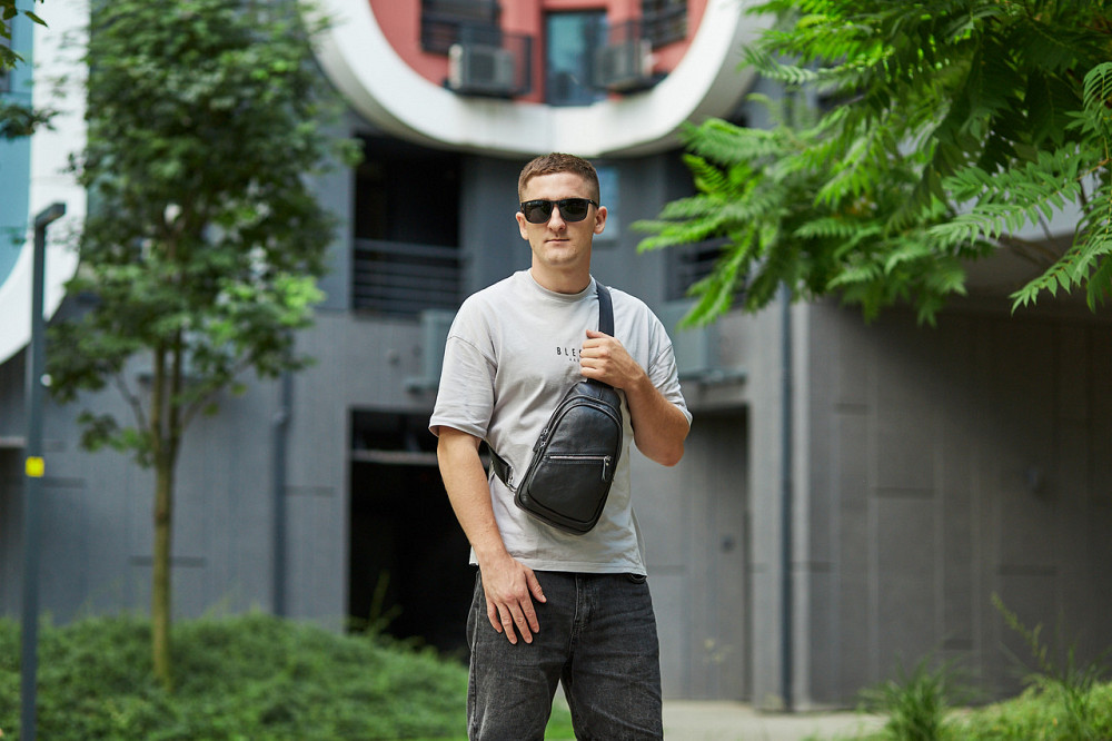 Мужская нагрудная сумка рюкзак 31х17х9, бананка с кожи на плече Tiding Bag 79906 черная Каменское - изображение 9