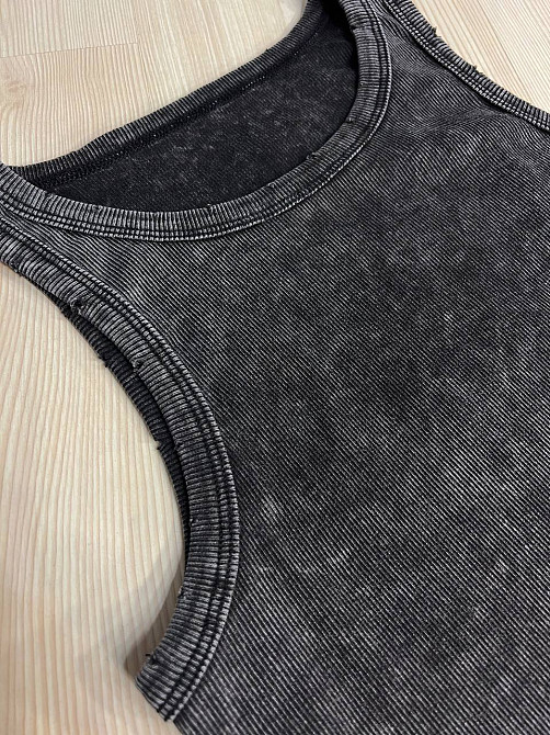 Майка жіноча A-N 2733 варена тай-дай у рубчик з порізаними швами, чорний, one size Київ - фото 2