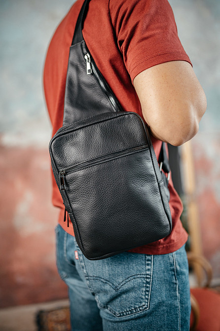Мужской черный слинг, Сумка на грудь из натуральной кожи, Кожаная вместительная черная сумкаMasterSem Киев - изображение 5