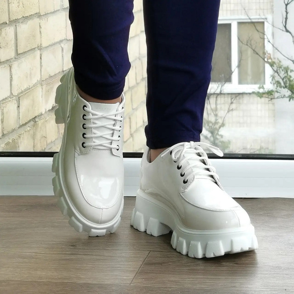 Жіночі лакові Білі Броги Туфлі Оксфорди на Танкетці Шкіряні Мокасини (розміри: 36,37,38,39,40,41) Дніпро - фото 8