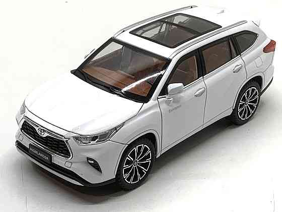 Машина Автосвит Toyota Highlander инерционная открываются двери капот багажник 21см Білий (AP-2024) Чернігів
