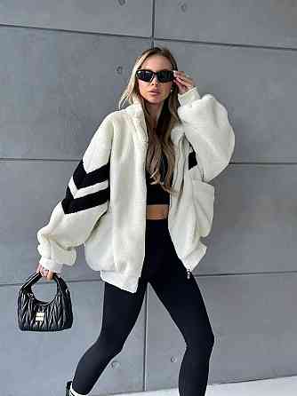 Жіноча тепла оверсайз куртка-бомбер букле на підкладці Молочний Одеса