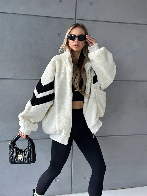 Жіноча тепла оверсайз куртка-бомбер букле на підкладці Молочний Одеса - фото 5