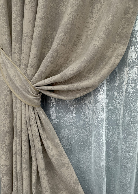 Комплект штор VR-Textil Жаккард Мрамор 100х270 2шт и Тюль 400х270 1208ш-1400т Бежево-серый с белым 71-006/2 Киев - изображение 4