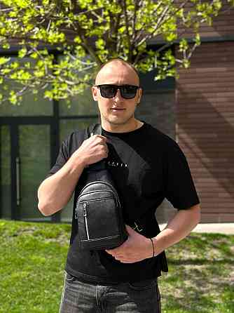 Стильная мужская сумка - бананка, слинг нагрудная из натуральной кожи на молнии чёрная TIDING BAG Киев