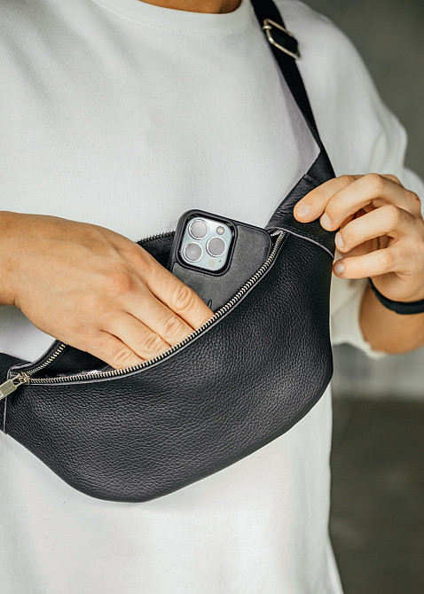Чоловіча ламана, чоловікська сумка через плече з натуральної шкіри, вмістлена чорна сумка на поясMasterSem Київ - фото 1
