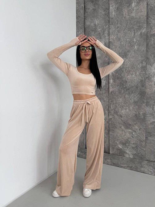Женский прогулочный костюм двойка: лонгслив и штаны велюр Беж, 42/44 Одесса - изображение 1