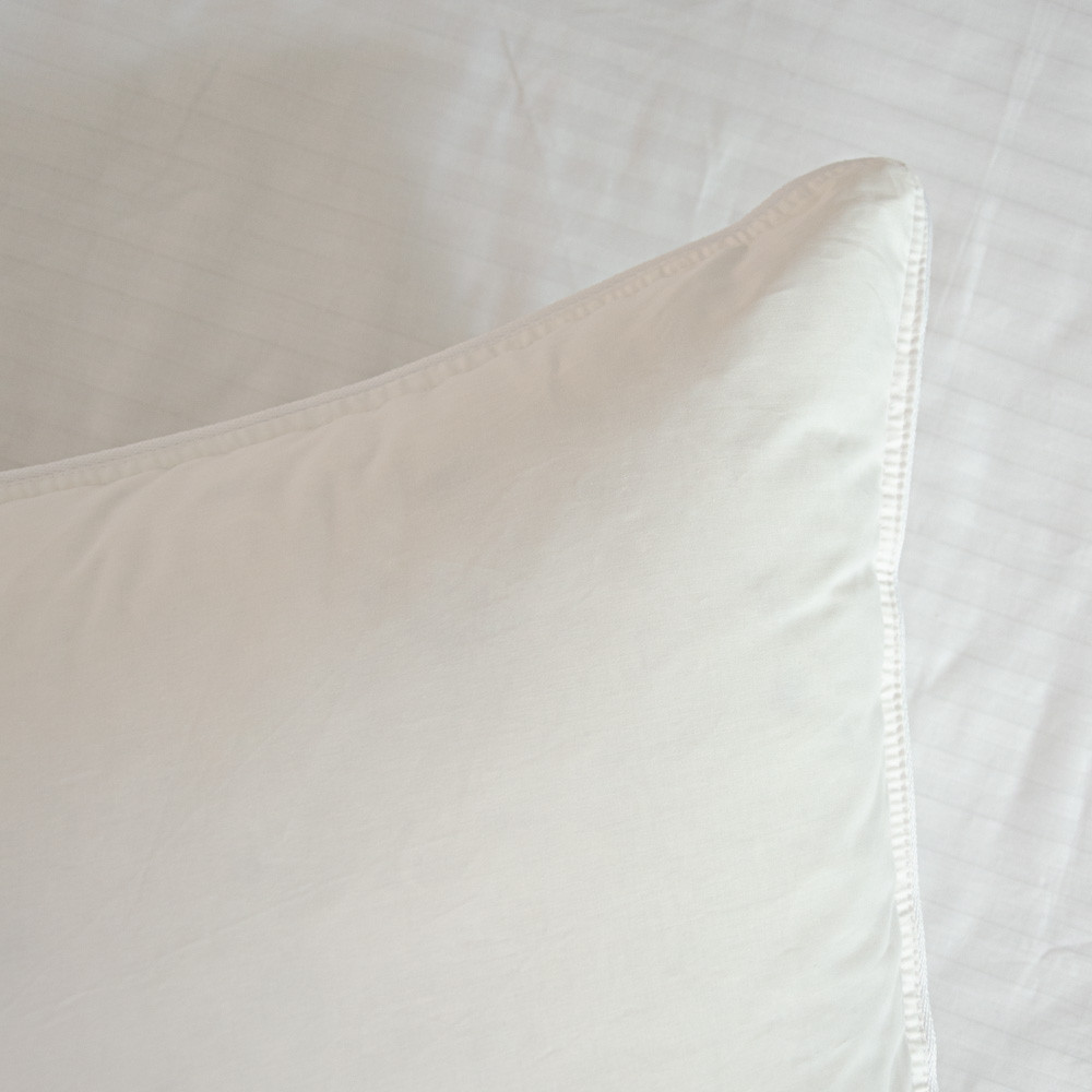 Подушка пухова YouStar 20% пух 80% перо Тік - пружна 40x40 см (Білий) Суми - фото 3